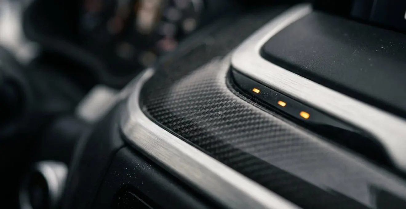 Dispositif de suivi de conduite moderne integre dans un vehicule